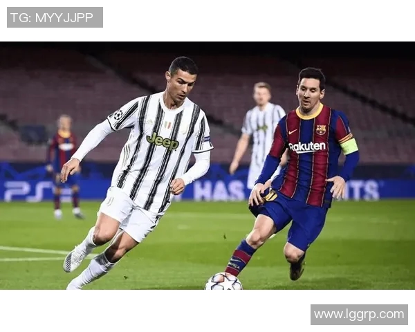 足球明星恋情曝光视频引发热议粉丝热情高涨社交媒体讨论不断