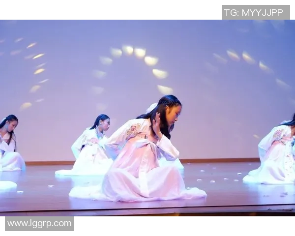 魅力四射的男足球明星们如何在球场与时尚界双双绽放光彩