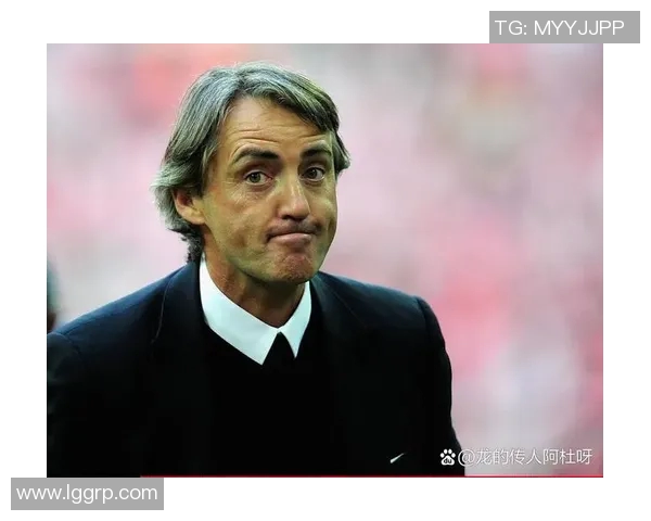 老板为足球明星倾情打造雕像彰显荣耀与奋斗精神的传奇故事